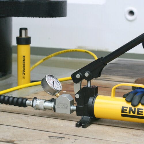 Enerpac P39 sammen med Enerpac RC Trio hydraulsik sylinder