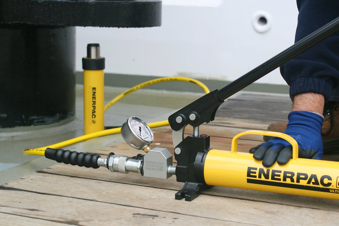 Enerpac P39 sammen med Enerpac RC Trio hydraulsik sylinder